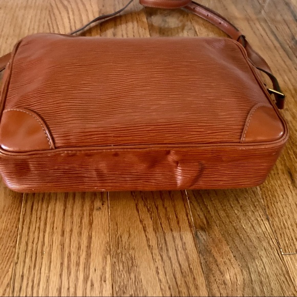 𝐋𝐨𝐮𝐢𝐬 𝐕𝐮𝐢𝐭𝐭𝐨𝐧 𝐂𝐫𝐨𝐬𝐬𝐛𝐨𝐝𝐲 𝐓𝐫𝐨𝐜𝐚𝐝𝐞𝐫𝐨𝟐𝟕 - Picture 12 of 12